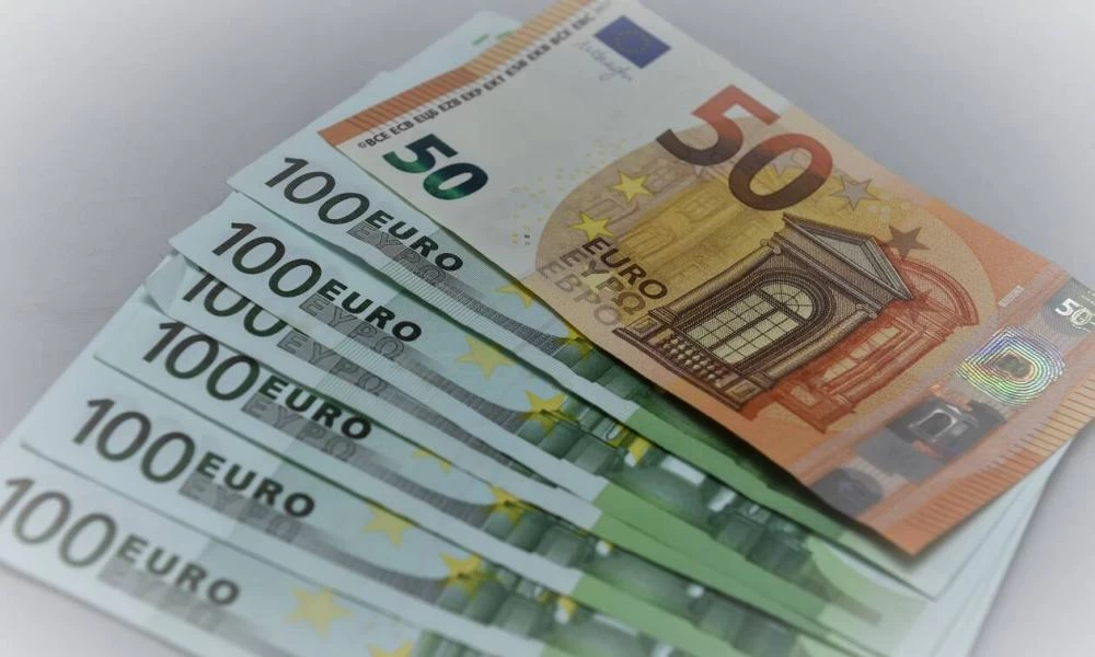 Βουλή: Έπεσε στο "τραπέζι" η τροπολογία για το έκτακτο επίδομα για ευάλωτους συνταξιούχους και ΑμεΑ